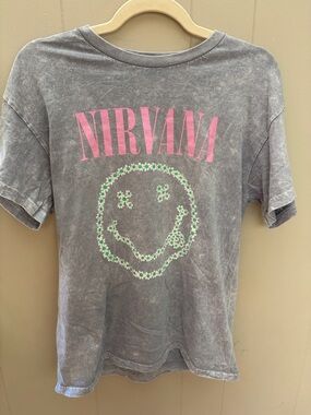 NIRVANA 100% cotton Gray Tee with Pink Logo and Green Daisy Smile